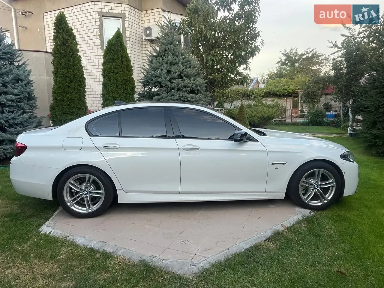 BMW 5 Series 2016 photo 2