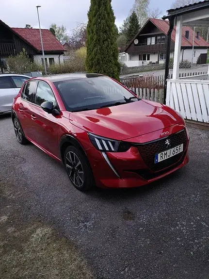 Peugeot E-208
