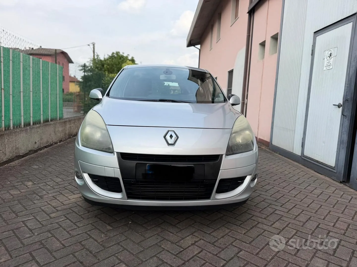 Renault Scenic 2011 photo 2