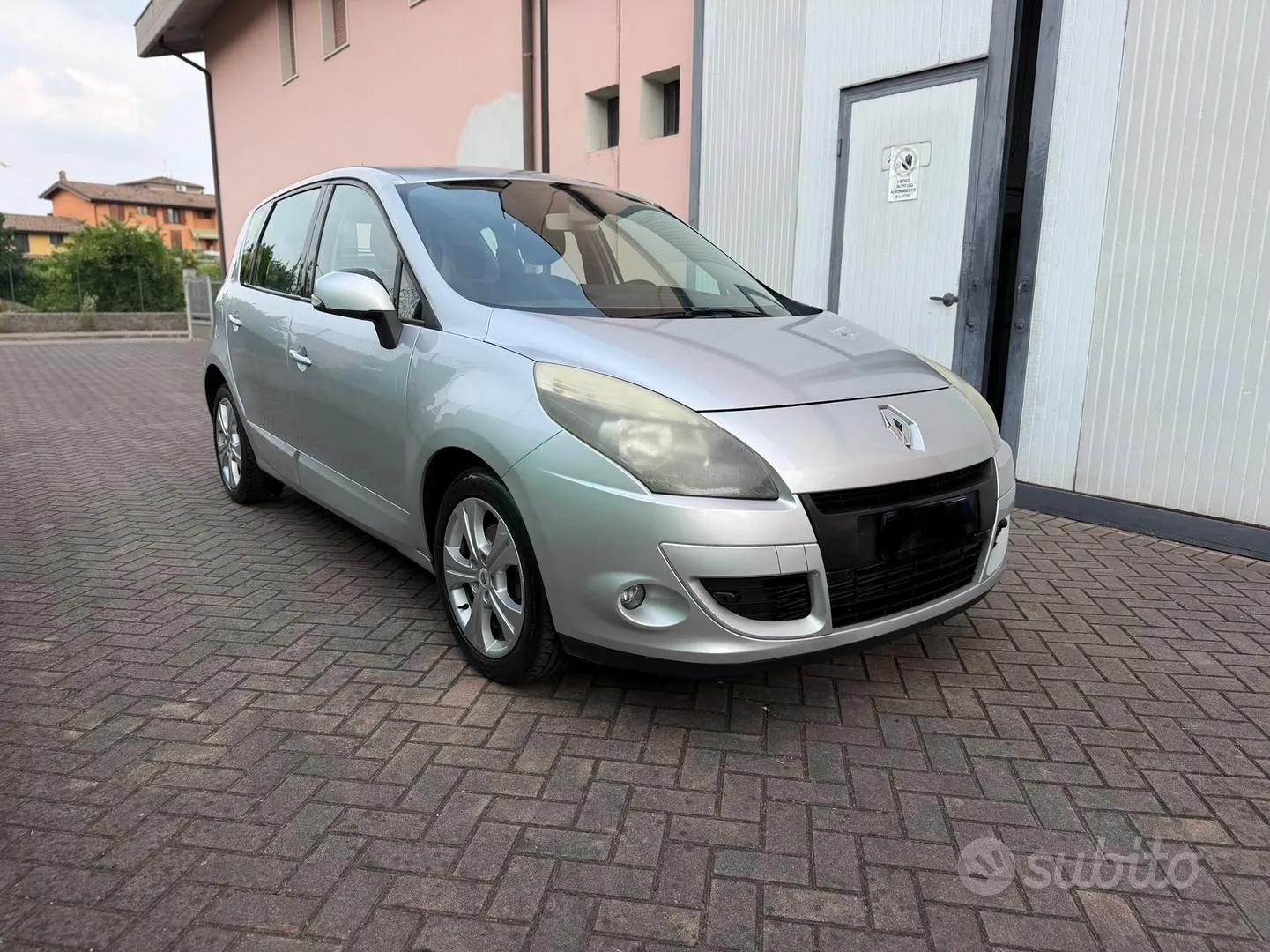 Renault Scenic 2011 photo 3