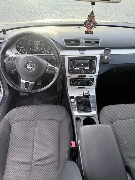 Volkswagen Passat 2011 photo 5