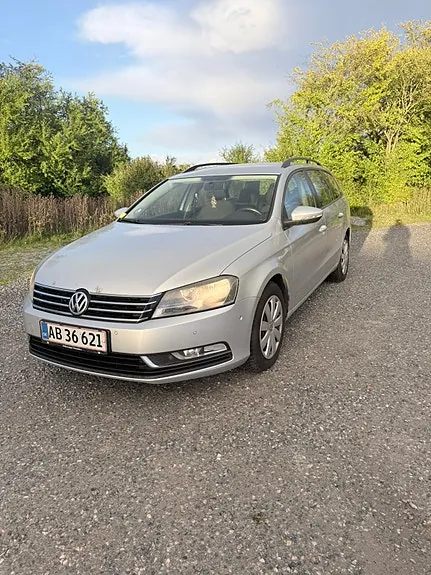 Volkswagen Passat 2011 photo 2
