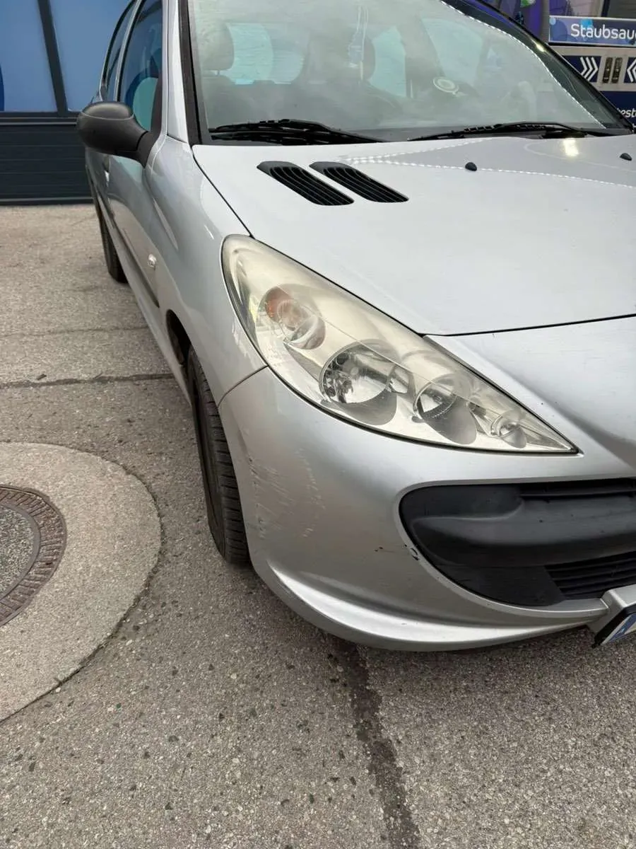 Peugeot 206 2010 photo 2