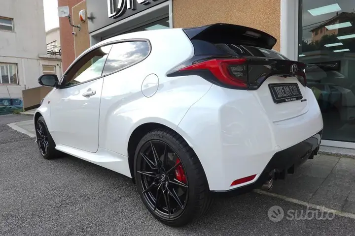 Toyota Yaris 2024 photo 3