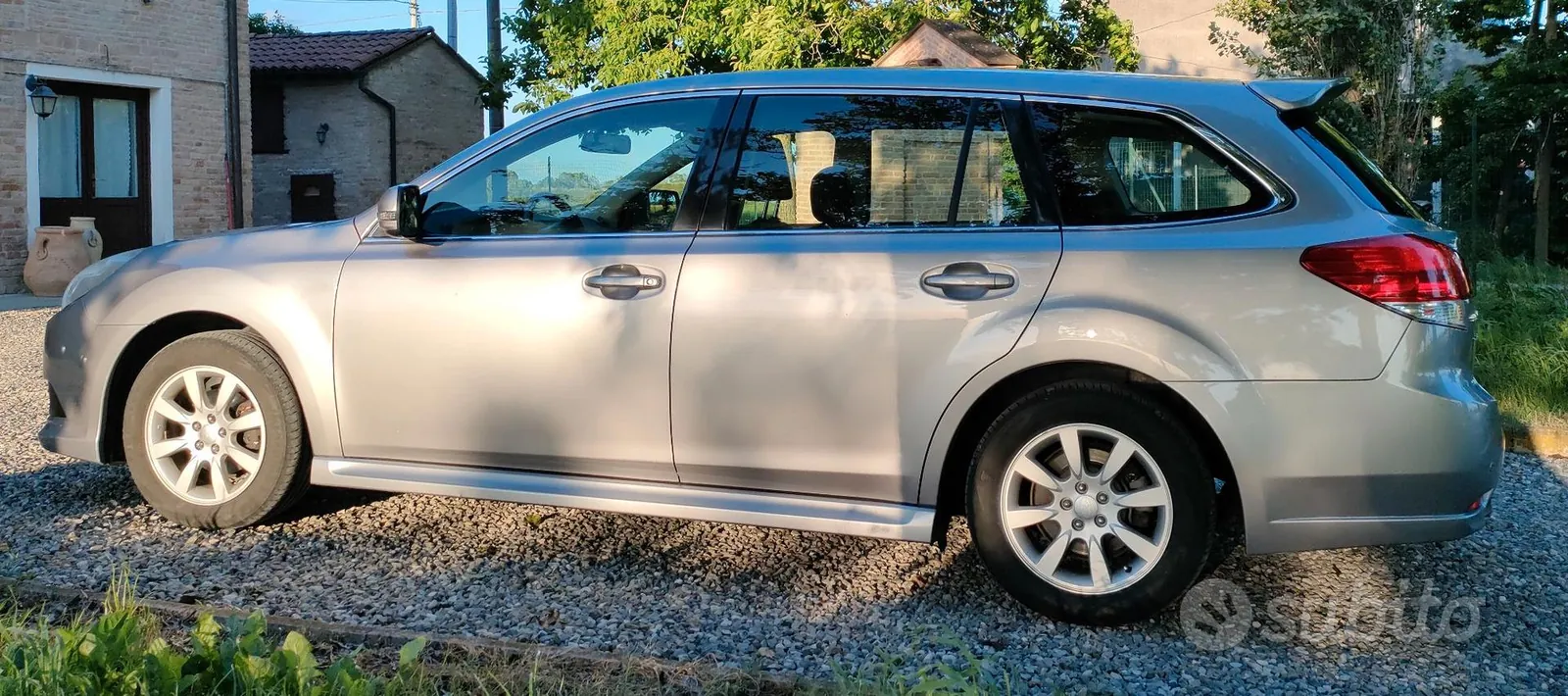 Subaru Legacy 2010 photo 3