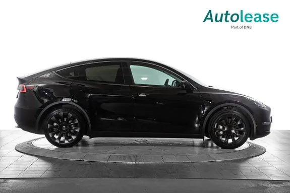 Tesla Model Y 2023 photo 2
