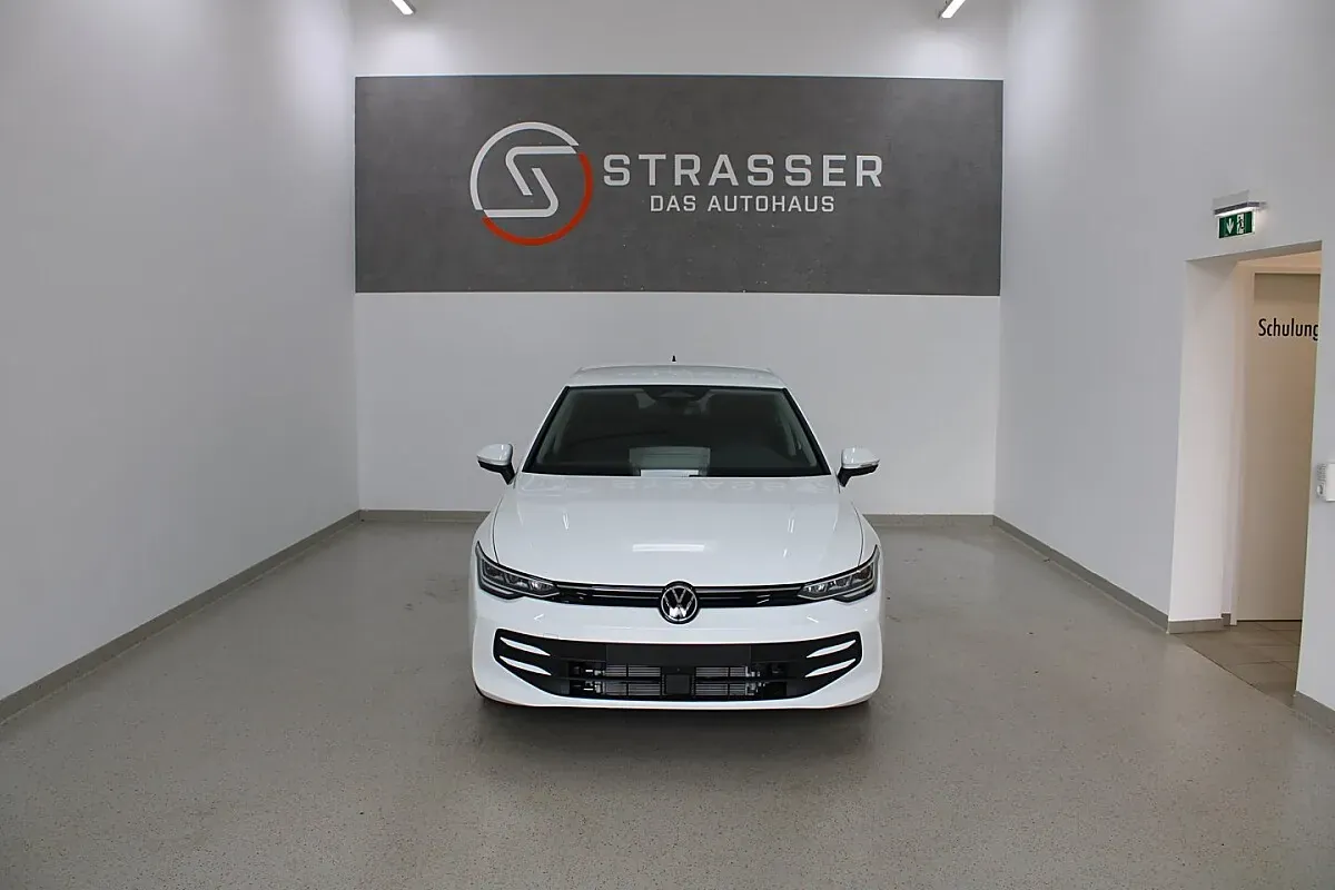 Volkswagen Golf 2026 photo 2