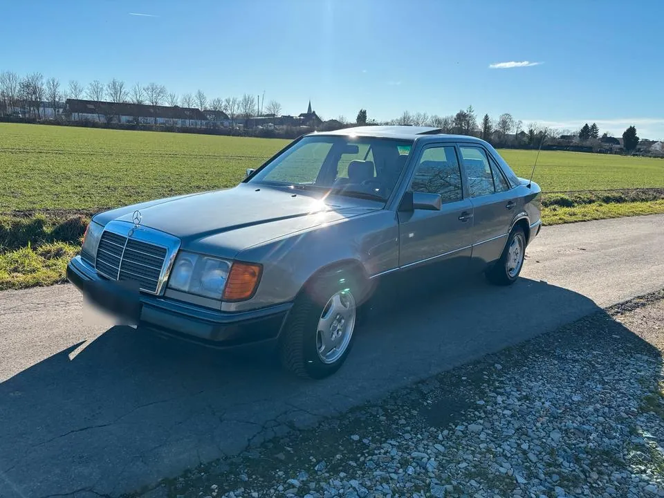 Mercedes-Benz E230