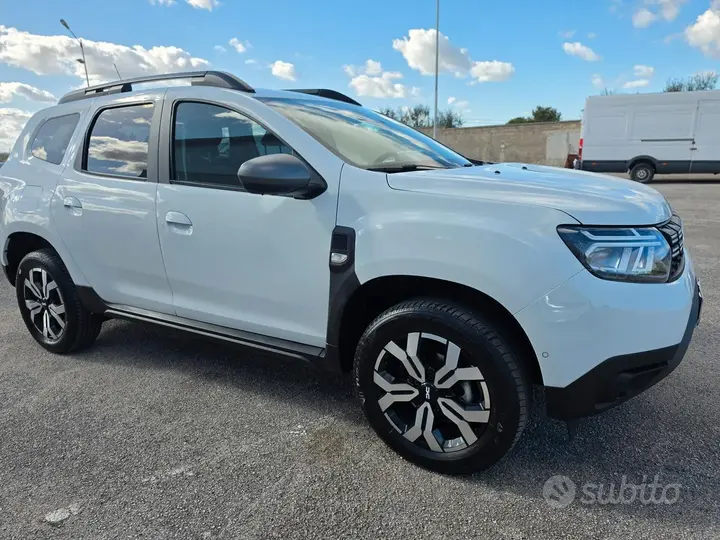 Dacia Duster 2023 photo 2