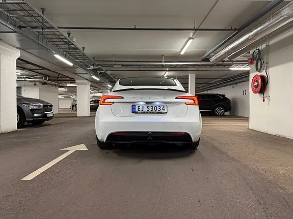 Tesla Model 3 2024 photo 3