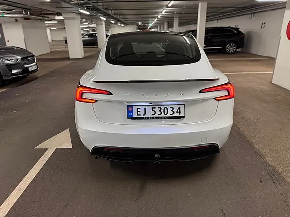 Tesla Model 3 2024 photo 4