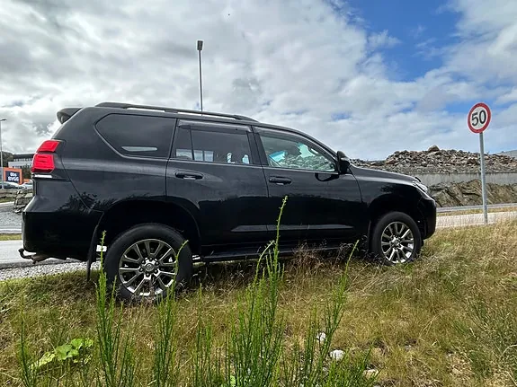 Toyota Land Cruiser 2018 photo 2