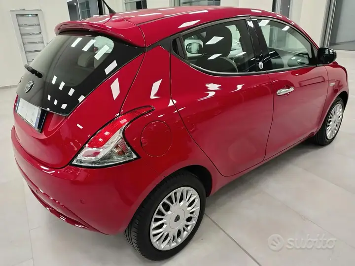 Lancia Ypsilon 2017 photo 2