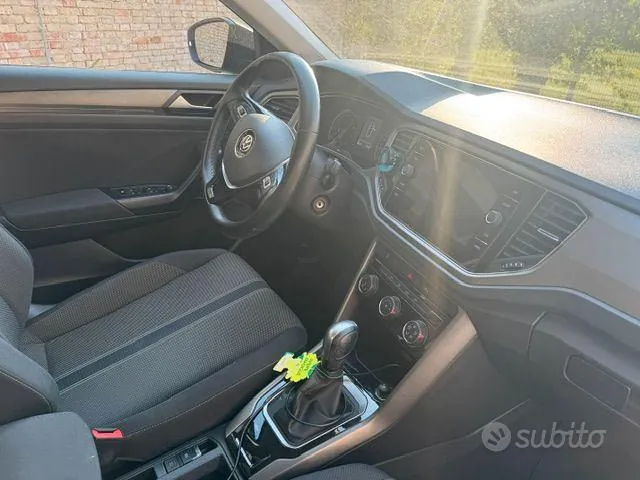 Volkswagen T-Roc 2020 photo 2