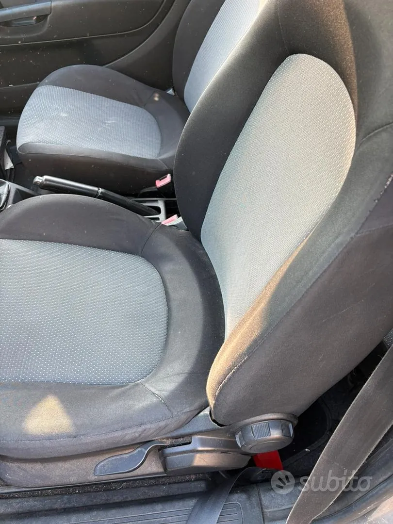 Fiat Grande Punto 2011 photo 3