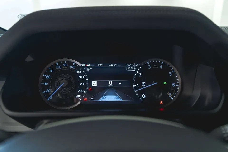 Land Rover Defender 2023 photo 5