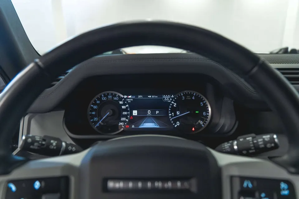 Land Rover Defender 2023 photo 4