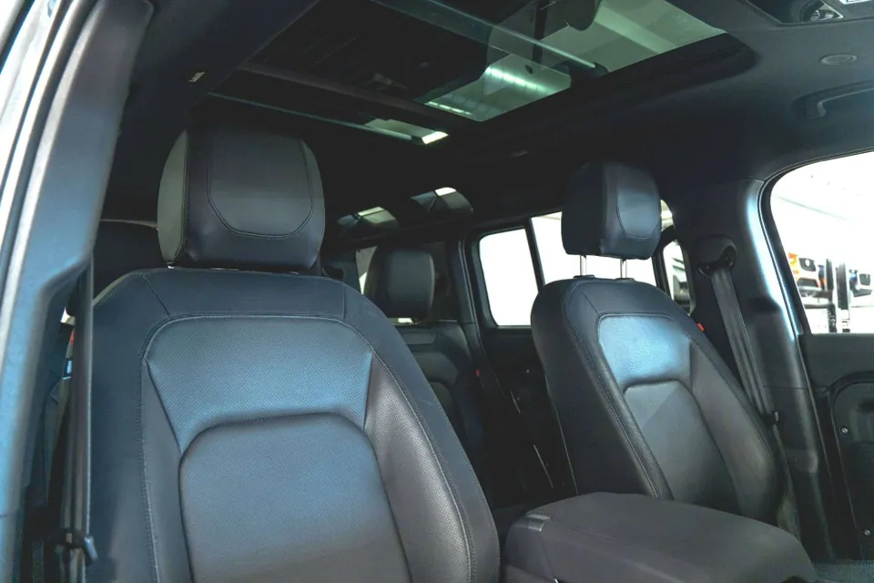 Land Rover Defender 2023 photo 3