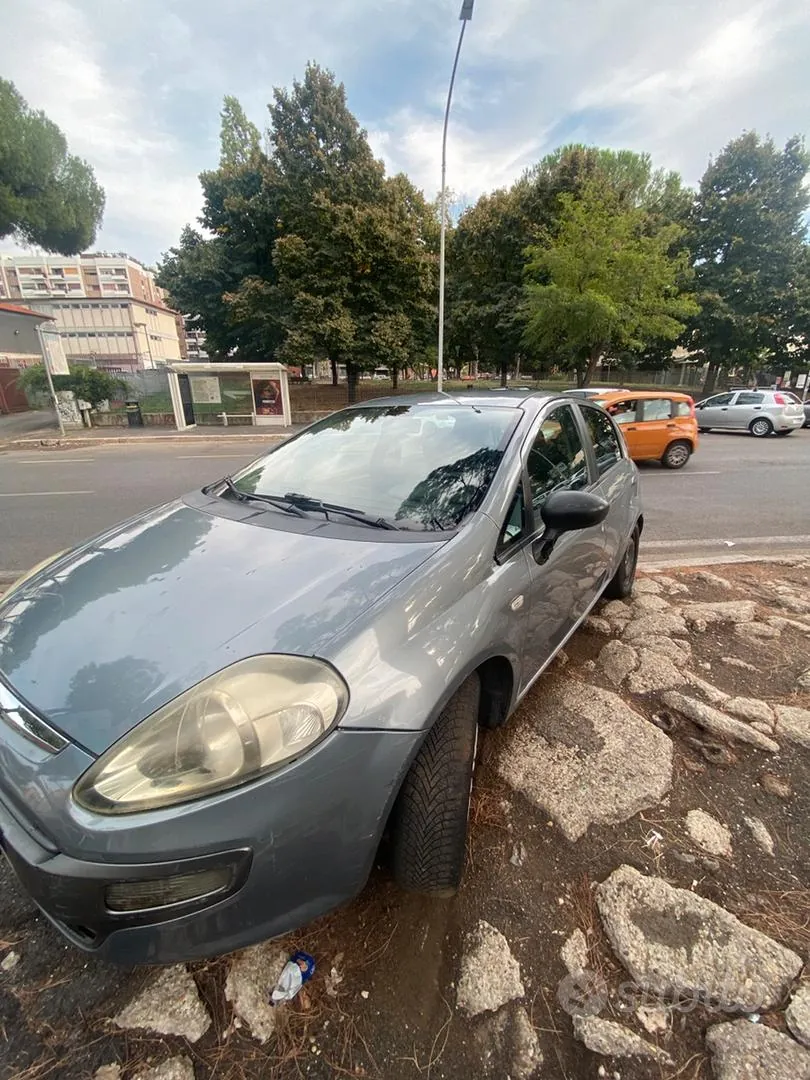 Fiat Punto 2011 photo 2