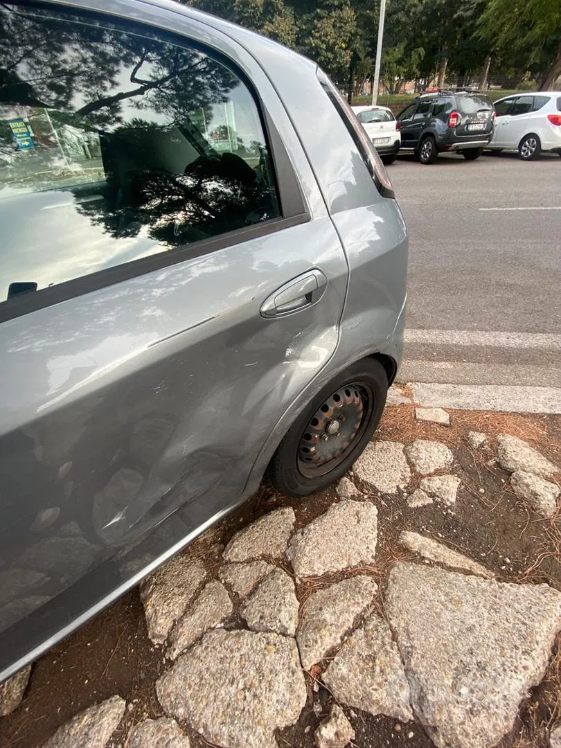 Fiat Punto 2011 photo 3