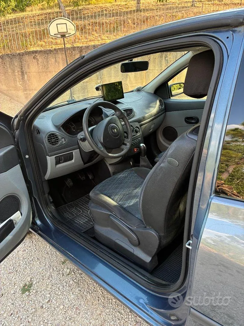 Renault Clio 2005 photo 4
