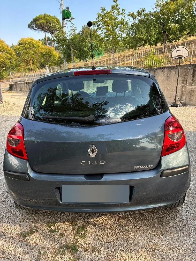 Renault Clio 2005 photo 3