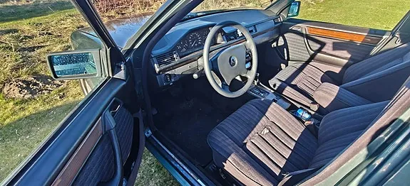 Mercedes-Benz 300 E 1989 photo 5