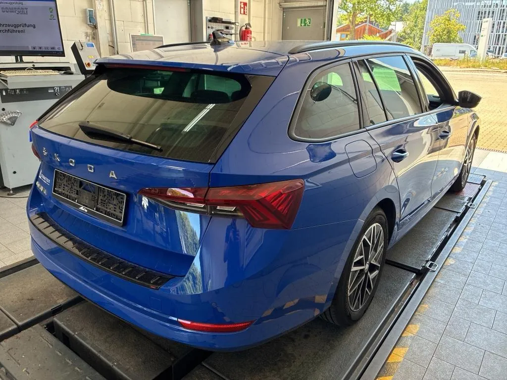 Skoda Octavia Combi 2022 photo 2