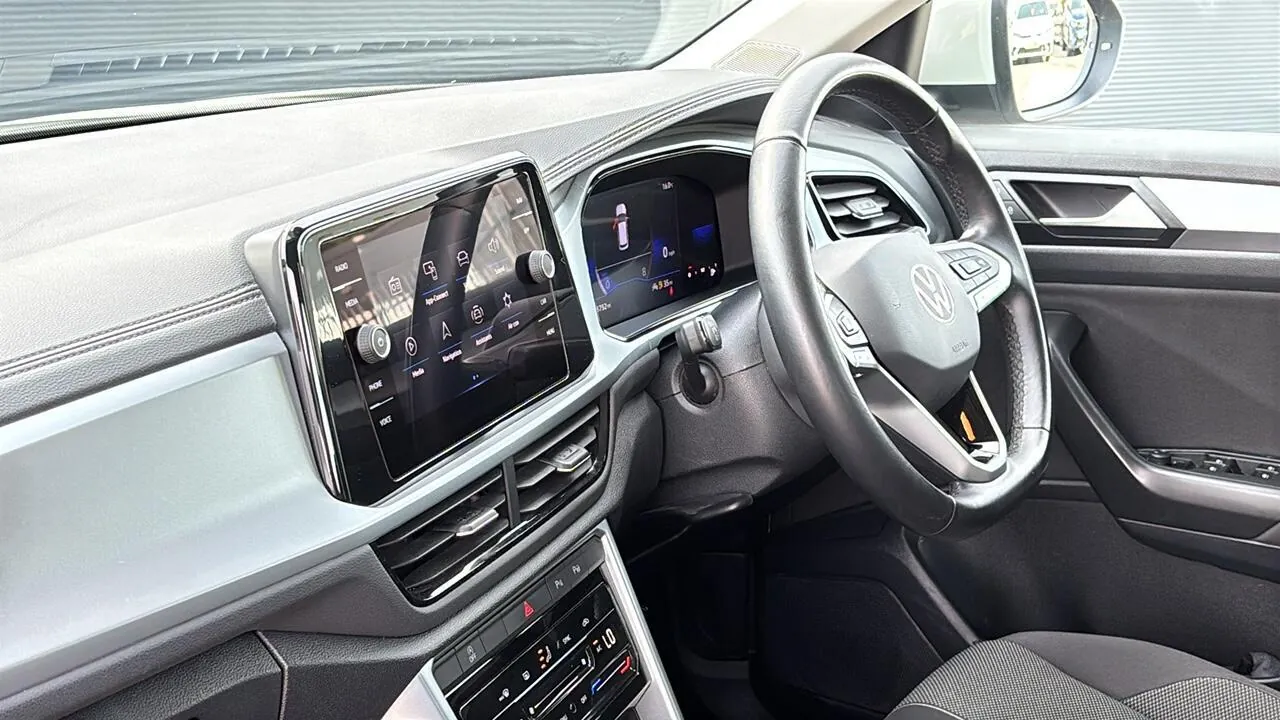 Volkswagen T-Roc 2023 photo 3