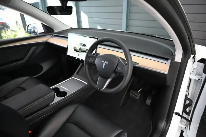 Tesla Model Y 2022 photo 2
