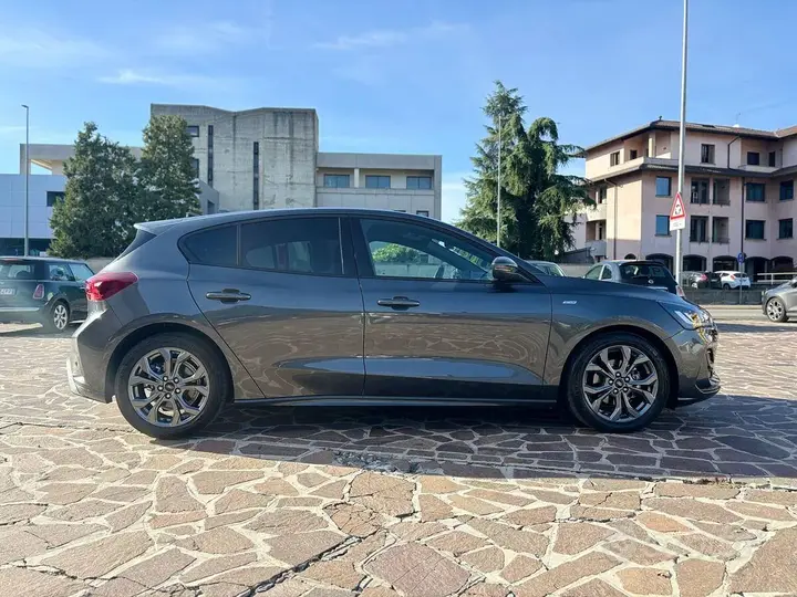 Ford Focus 2025 photo 4