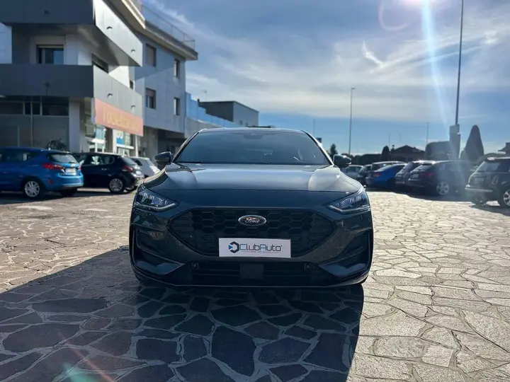 Ford Focus 2025 photo 2
