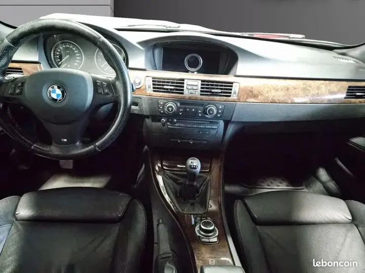 BMW Série 3 2009 photo 2
