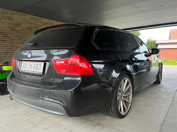 BMW 320D 2009 photo 4