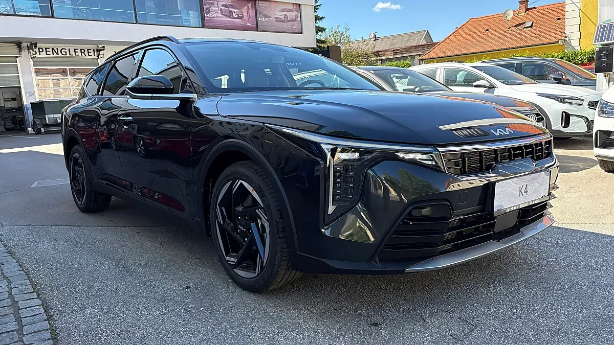Kia K4 photo 2