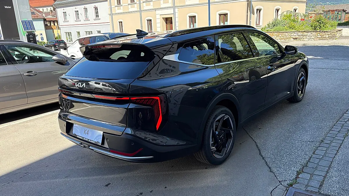 Kia K4 photo 3
