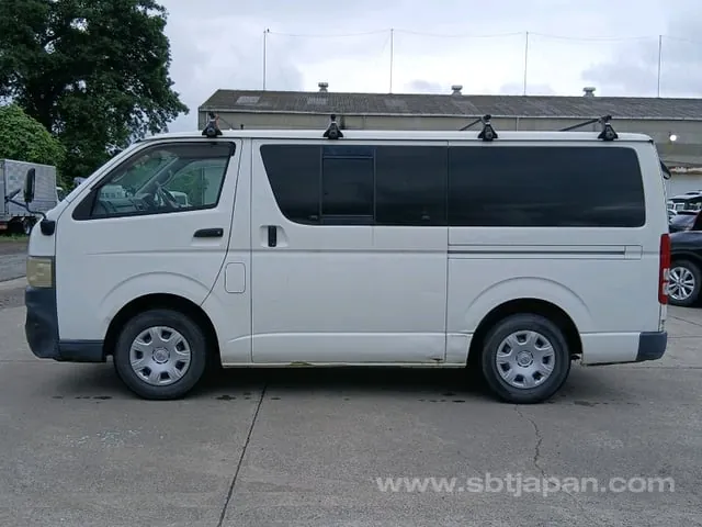 Toyota Regius Ace 2006 photo 4