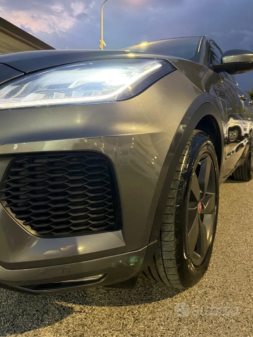 Jaguar E-Pace 2019 photo 4