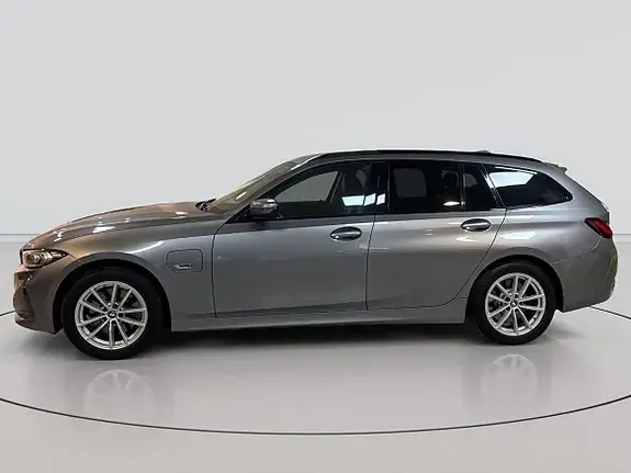 BMW 330E 2023 photo 2