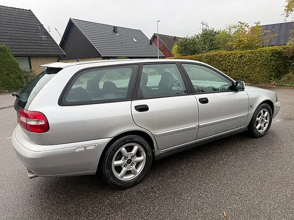 Volvo V40 2004 photo 3