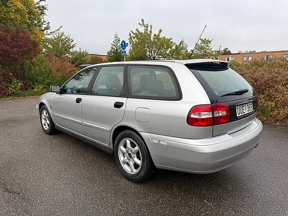 Volvo V40 2004 photo 2