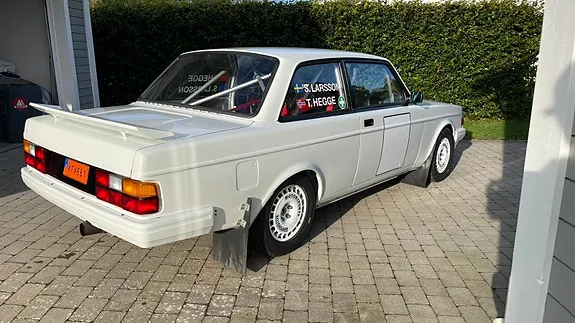 Volvo 240 1982 photo 2