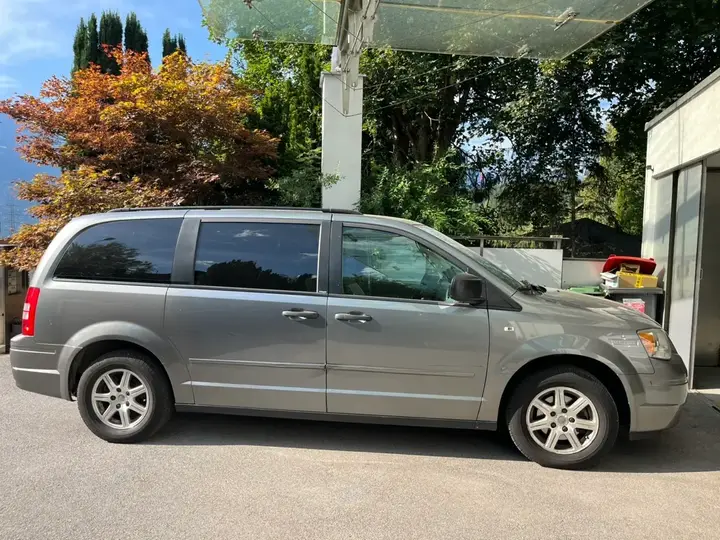Chrysler Voyager 2009 photo 3