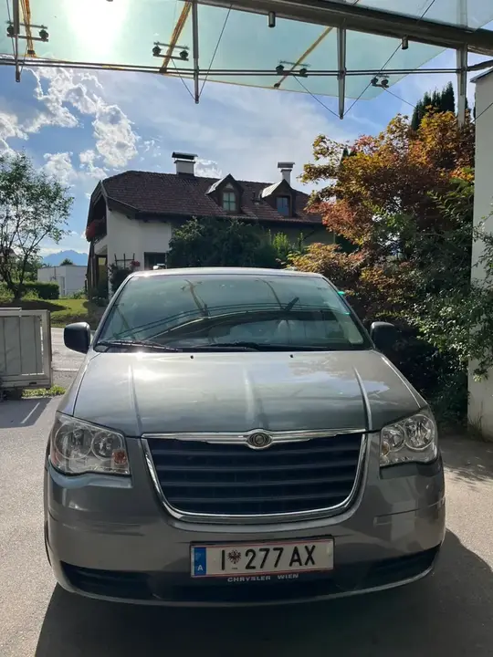 Chrysler Voyager 2009 photo 2