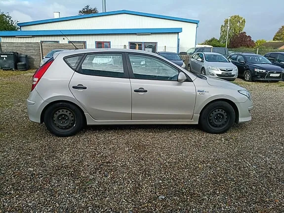 Hyundai I30 2010 photo 2