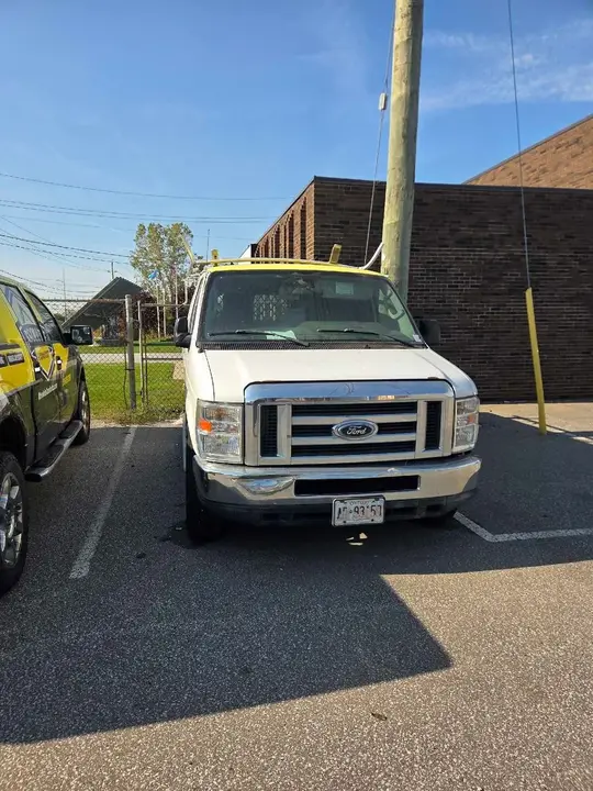 Ford E-Series Van 2012 photo 2