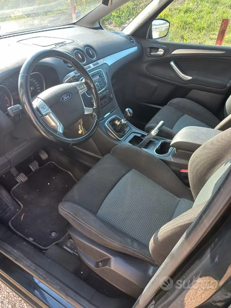 Ford S-Max 2012 photo 4