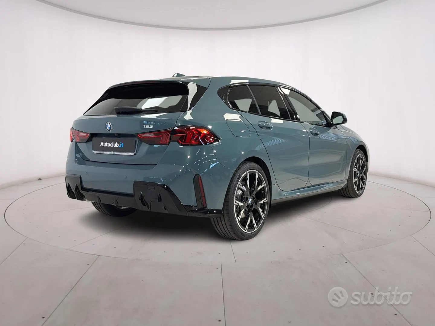 BMW 1 Series 2023 photo 2