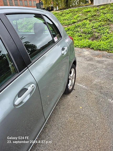 Toyota Yaris 2010 photo 2
