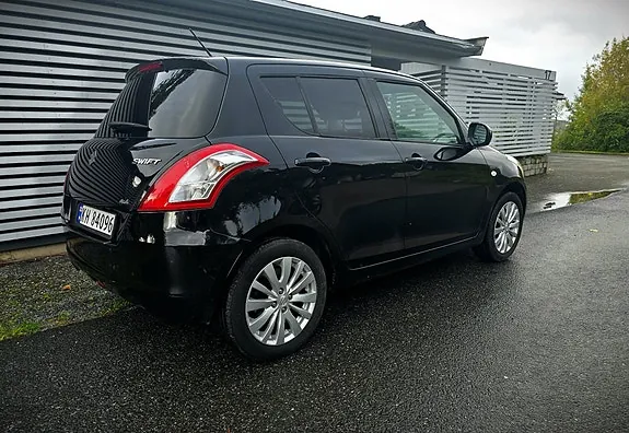 Suzuki Swift 2012 photo 5